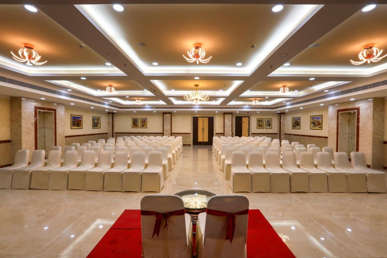 Hotel Aadithya Ченнаї Екстер'єр фото